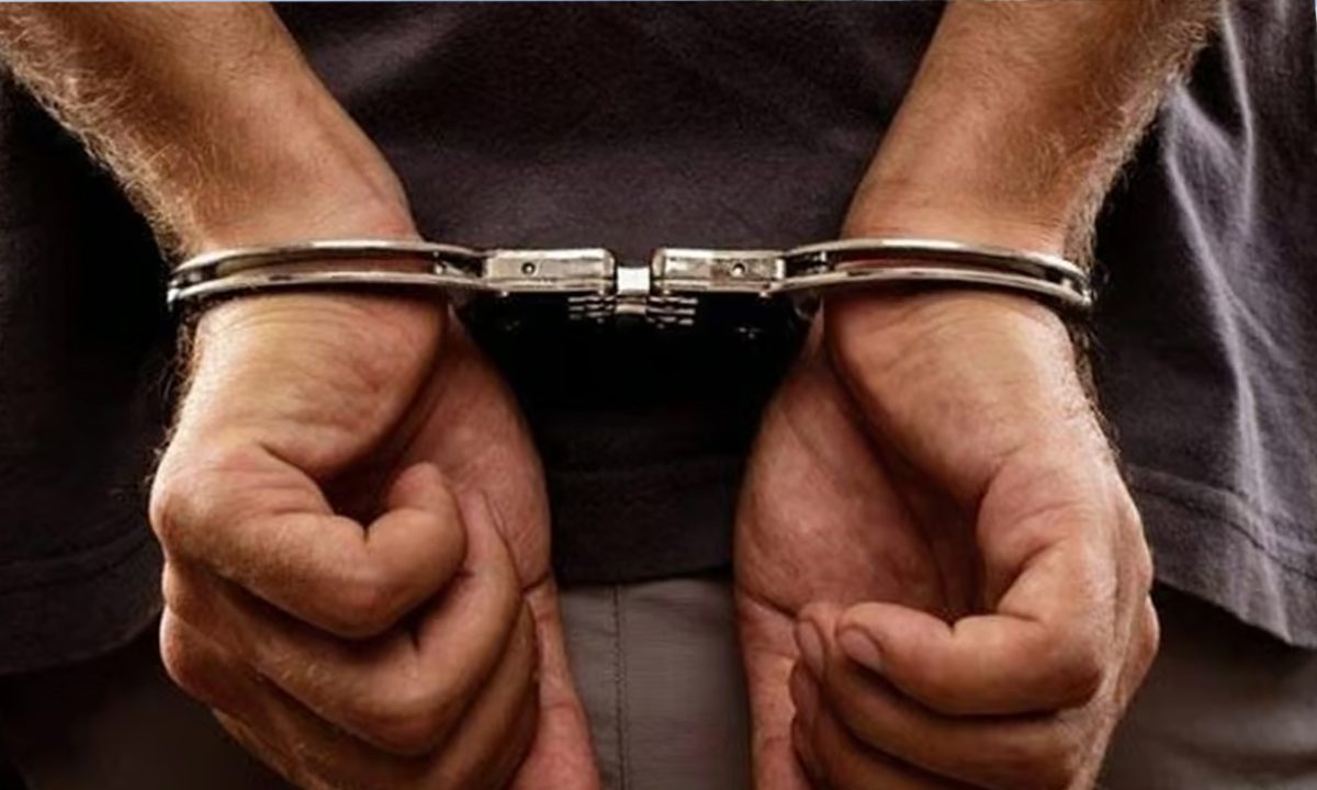 बोतल के ढक्कन से आंख की पुतली हुई क्षतिग्रस्त, मामला दर्ज
