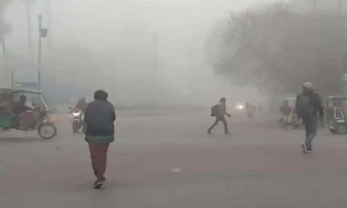Weather Update : दिन के तापमान में गिरावट, हवा ने बदला रुख कई हिस्सों में अभी भी कोहरा