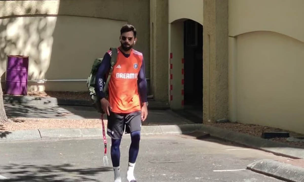 ट्रेनिंग के दौरान विराट कोहली ने अश्विन की गेंद पर लगाया छक्का, VIDEO