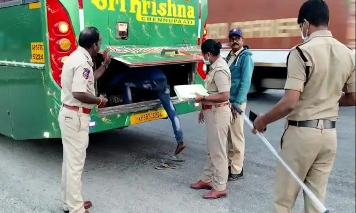 30 किलो गांजा जब्त, 9 तस्कर गिरफ्तार