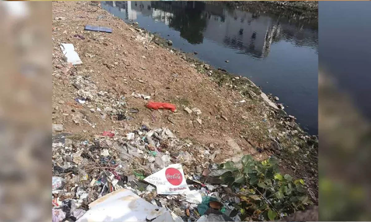 ऊंची इमारत में लगी आग, देखें भीषण आग का VIDEO