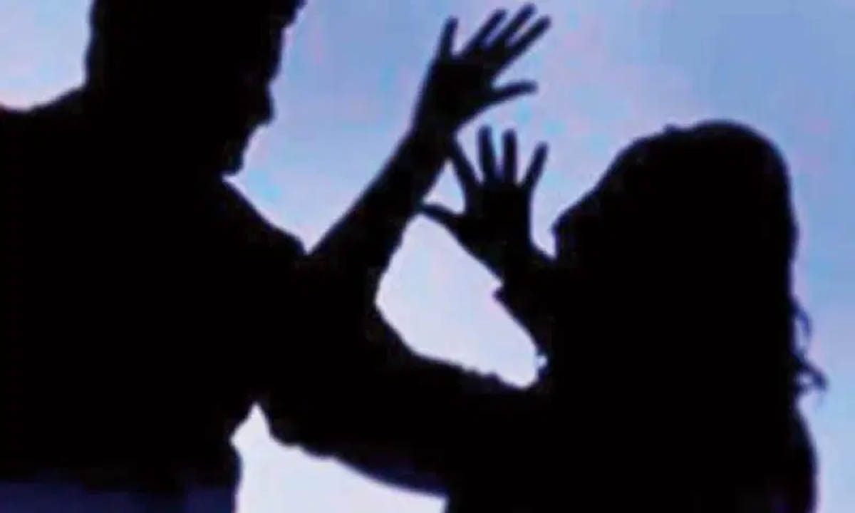 महिला को परेशान करने के आरोप में कांस्टेबल निलंबित