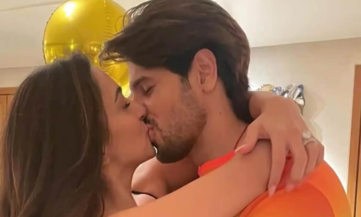 सिद्धार्थ के बर्थडे पर कियारा ने एसे किया विश, देखें Video