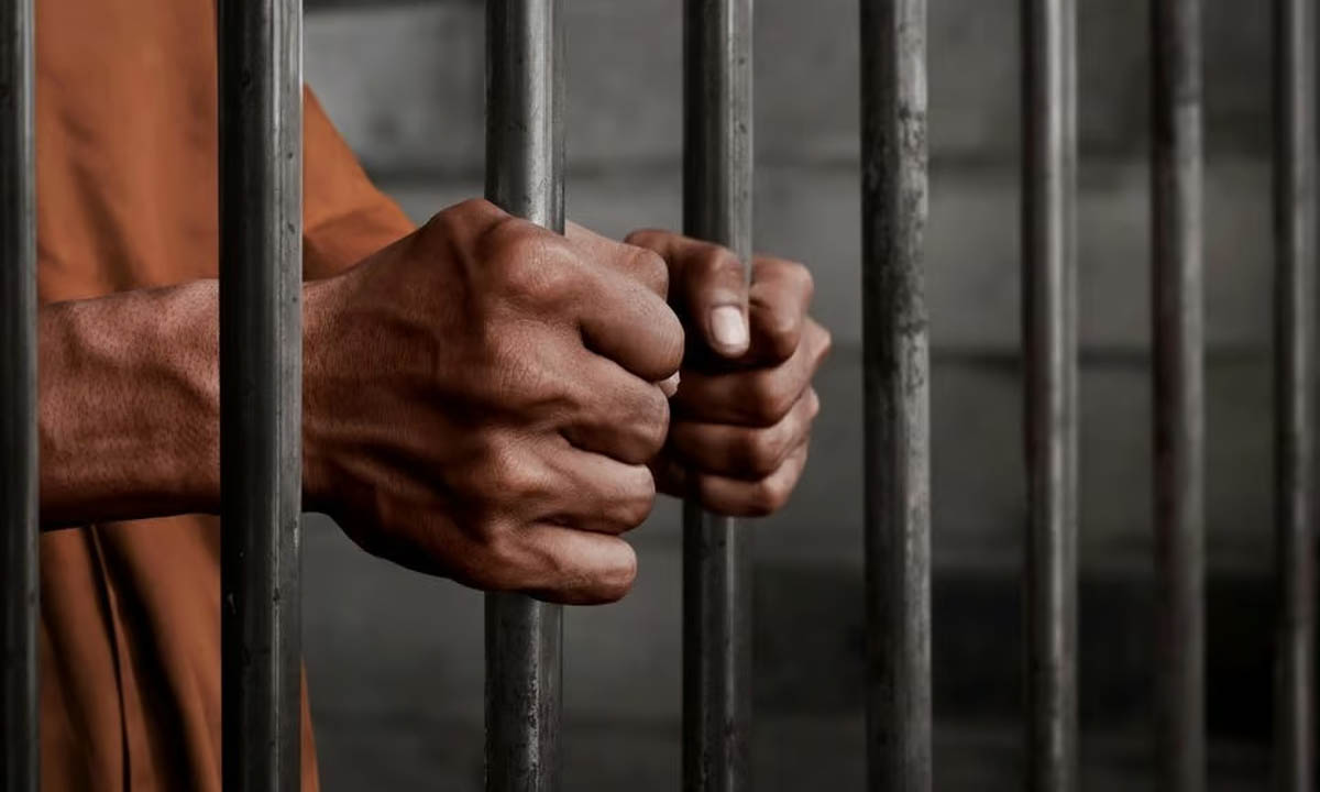 लड़की का यौन उत्पीड़न कर हथौड़े से मारने वाले दर्जी को 3 साल की जेल