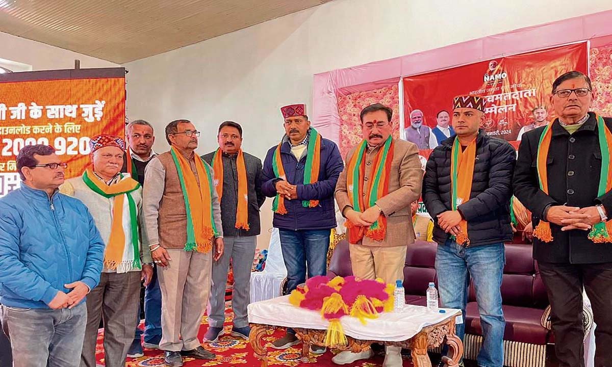 सुल्ला में 50 कांग्रेस कार्यकर्ता और ब्लॉक पूर्व प्रमुख भाजपा में शामिल हुए