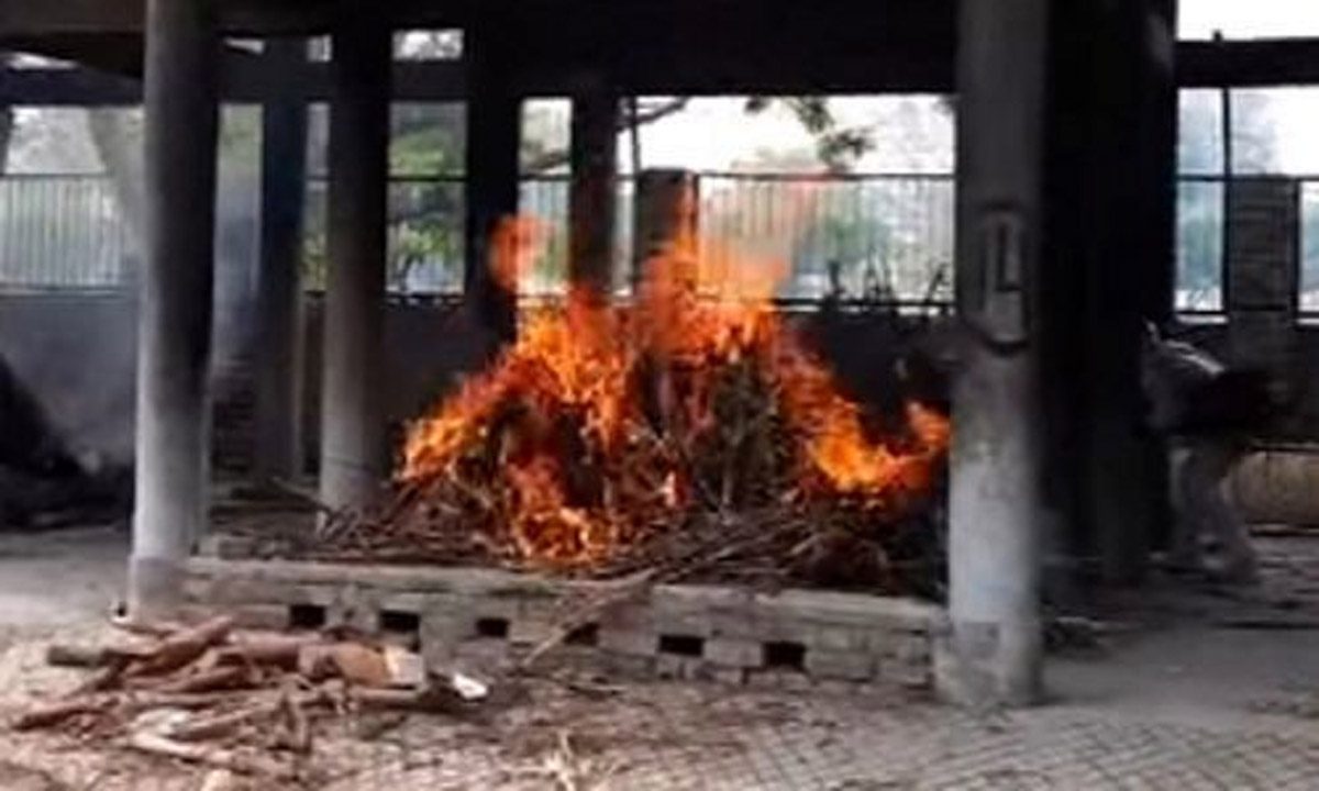 26 वर्षीय महिला ने 2 साल में किया 4,000 लावारिस शवों का 'अंतिम संस्कार'
