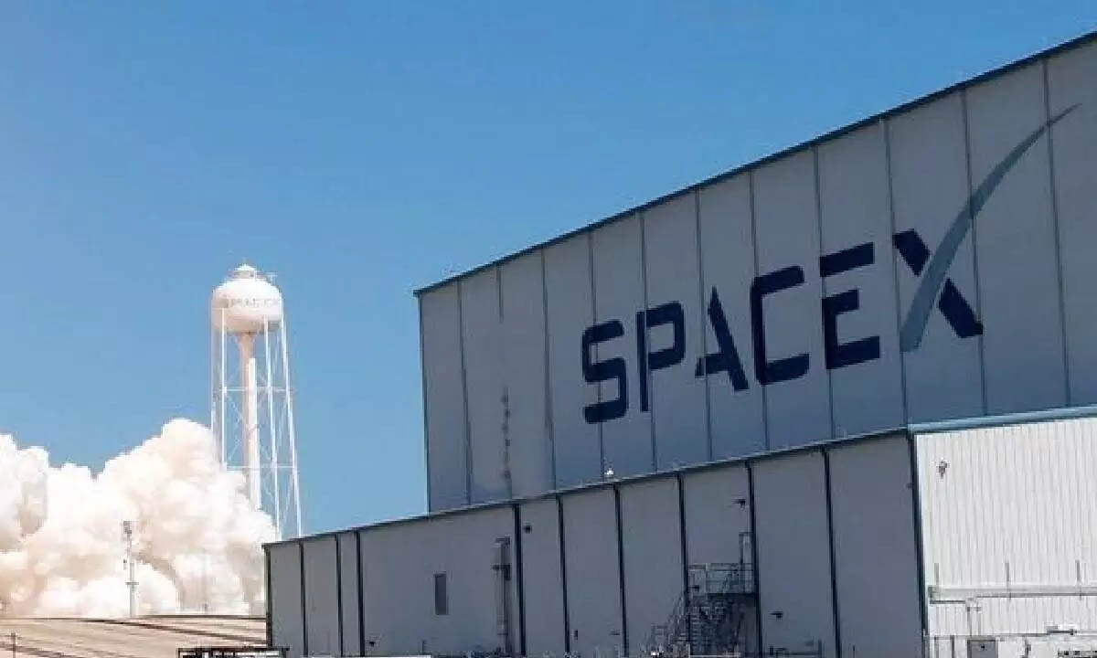 SpaceX ने उपग्रहों का पहला बैच लॉन्च किया