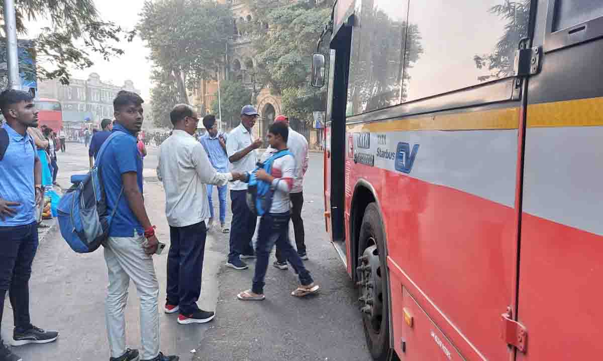 बिना टिकट यात्रा पर बड़े पैमाने पर कार्रवाई, 945 यात्रियों को पकड़ा