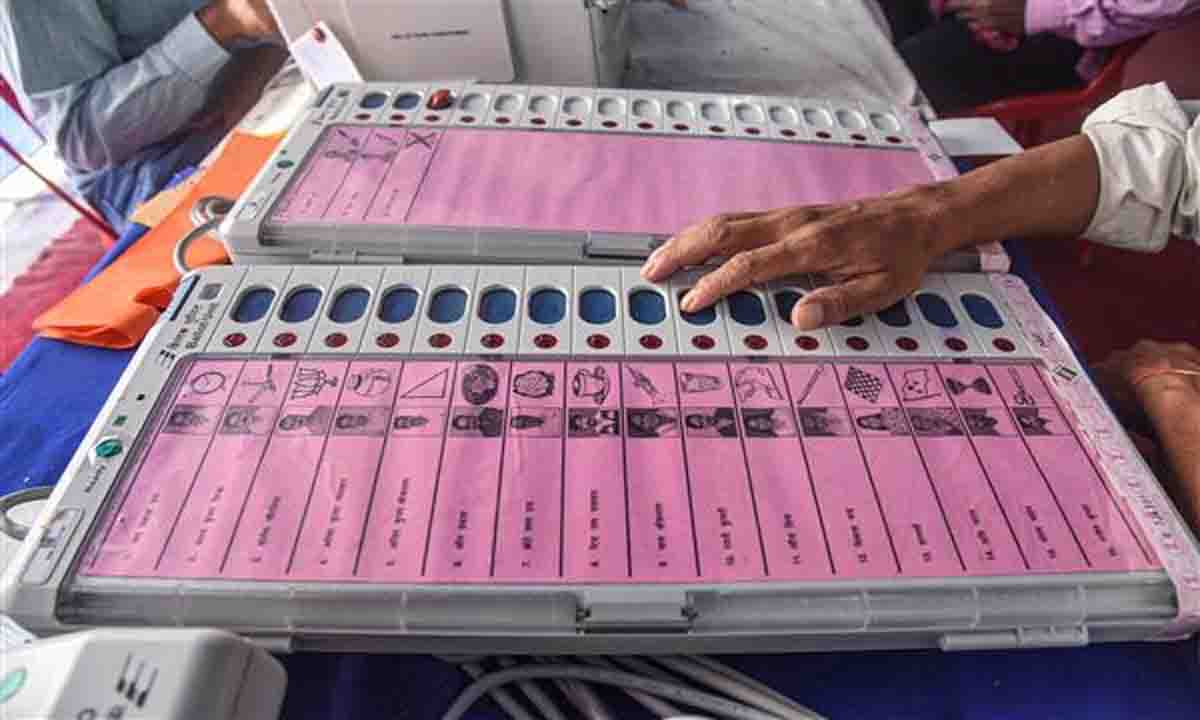 सत्यपाल मलिक, कपिल सिब्बल ने EVM पर जताई चिंता