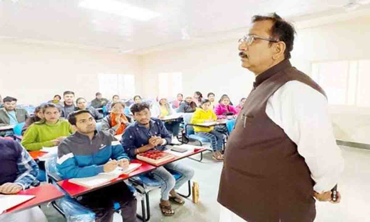 कमियों को सुधारें, व्यवस्थाओं को और बेहतर बनाएँ- कुंवर विजय शाह