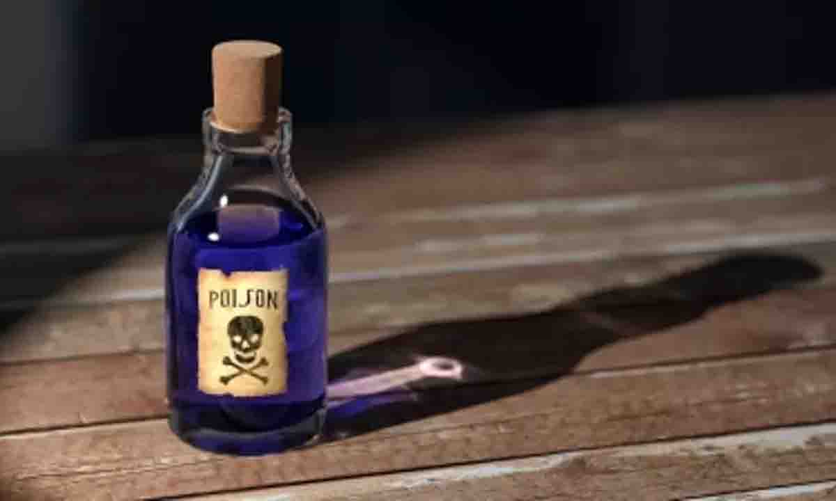 दो स्कूली छात्रों ने जहरीला पदार्थ खाकर किया आत्महत्या का प्रयास