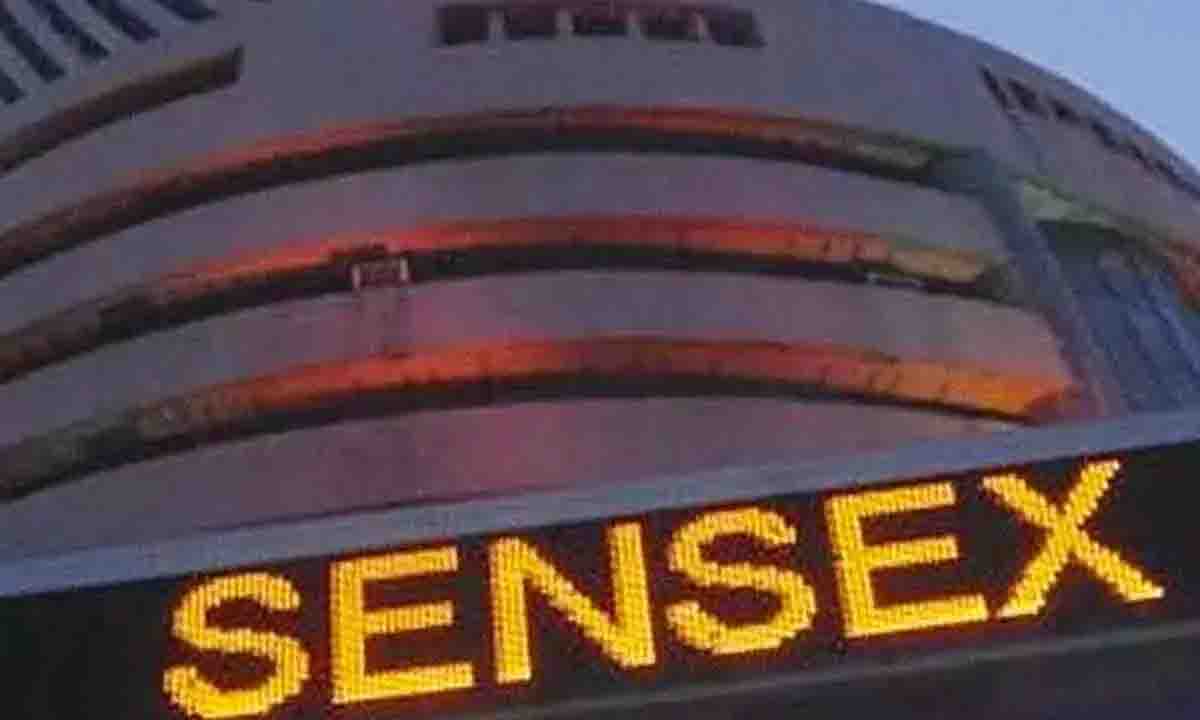 व्यापारी दोनों तरफ से ब्रेकआउट का इंतजार कर रहे