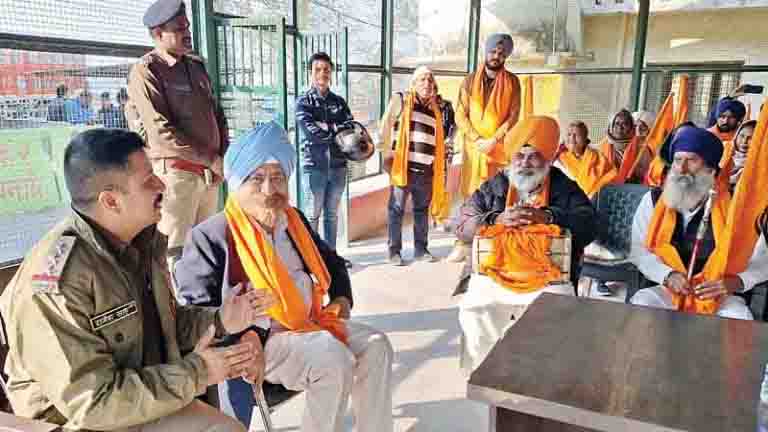कुल्हाल बार्डर पर उत्तराखंड में प्रवेश करने पर रोक