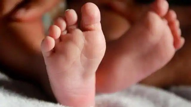 नर्स ने नवजात को बेचा, पुलिस ने लिया हिरासत में