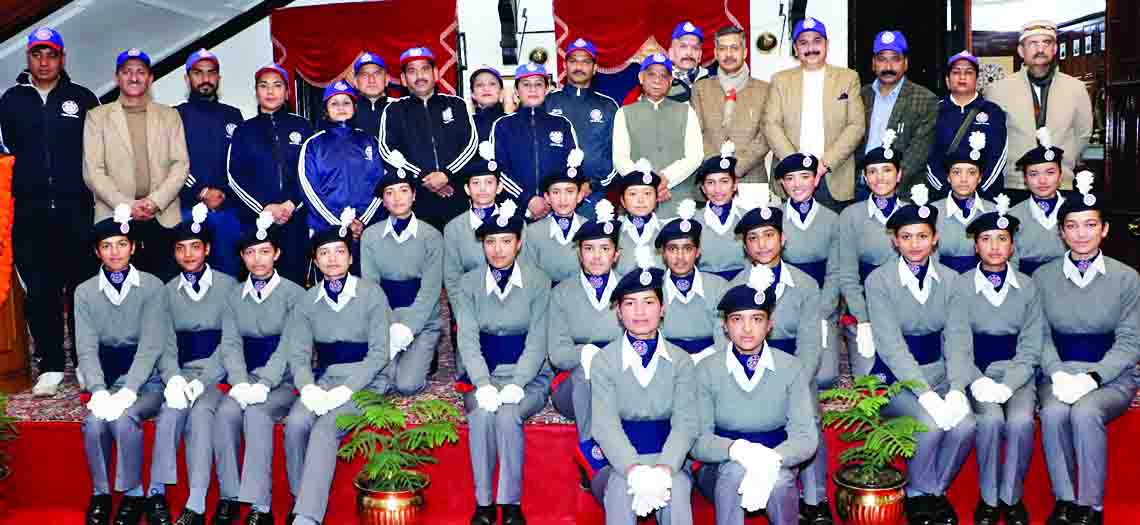 एनएसएस स्वयंसेवकों ने राज्यपाल से किया संवाद