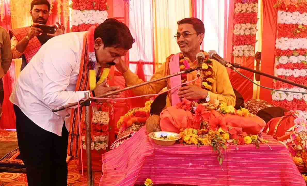 डिप्टी सीएम विजय शर्मा मिनमिनिया में आयोजित भागवत कथा में हुए शामिल