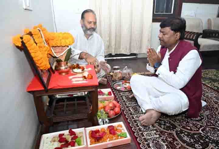 वन मंत्री कश्यप ने अपने निवास कार्यालय का शुभारंभ किया