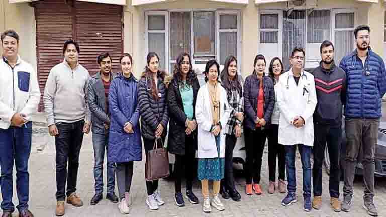 डाक्टरों का सरकार के खिलाफ विरोध प्रदर्शन