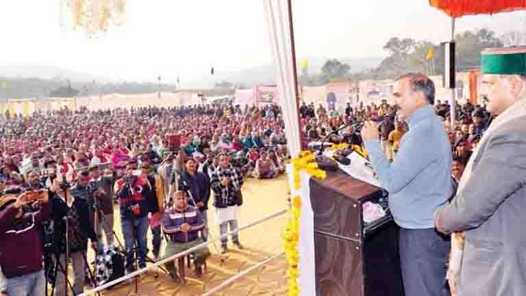 सरकार भरेगी छात्रों का किराया, CM का ऐलान