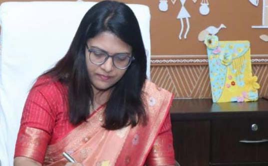 बेवजह वेतन रोकने वाले अफसरों को कलेक्टर ने जारी किया नोटिस