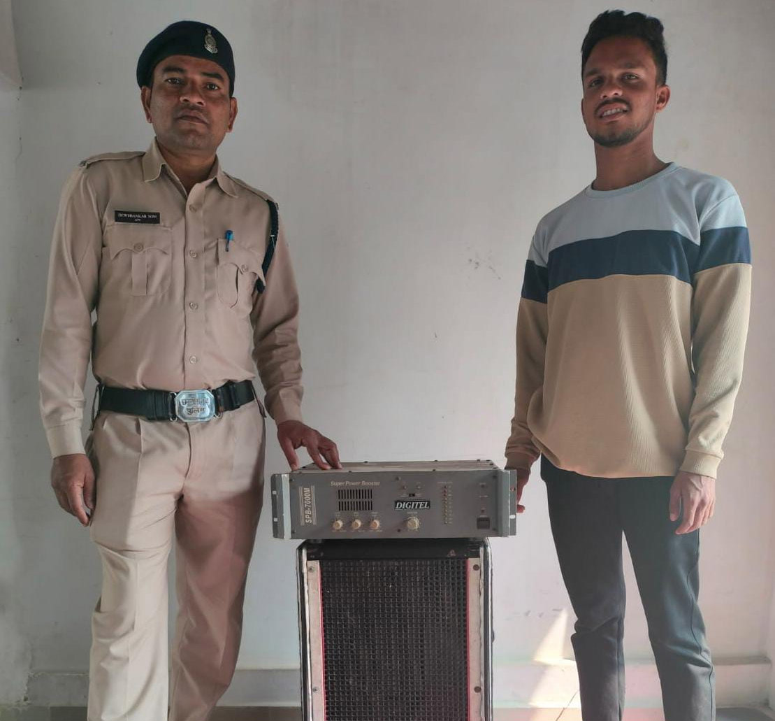 स्टूडेंट्स और बुजुर्ग परेशान थे, म्यूजिक सिस्टम के साथ युवक गिरफ्तार