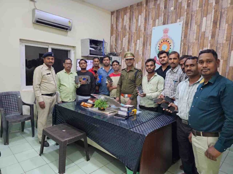 CEIR पोर्टल से मिले 65 गुम मोबाइल