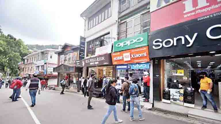 सिटी में 50 फीसदी डिस्काउंट पर भी नहीं बिक रहा सामान