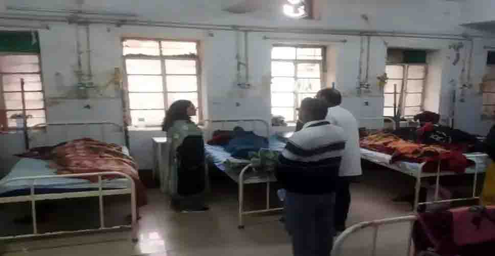 कलेक्टर राजोरिया ने सीएचसी पीपलखूंट का औचक निरीक्षण किया