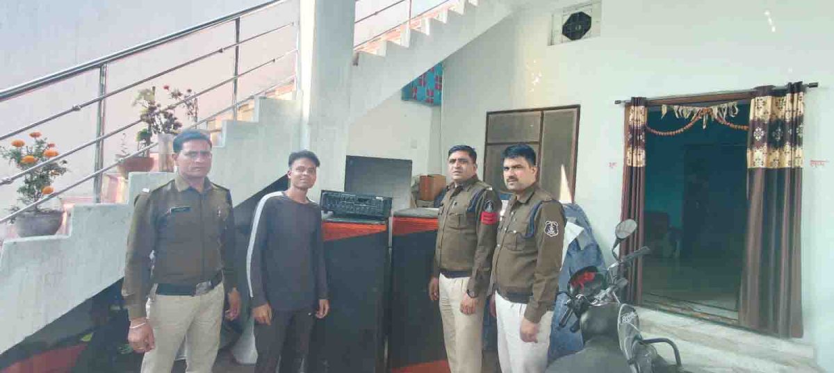 तेज ध्वनि से बज रहे एमप्लीफायर और साऊंड बाक्स को पुलिस ने किया जप्त