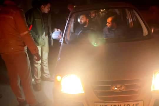 बॉर्डर पर संदिग्ध व्यक्तियों/वाहनों की चेकिंग की गई