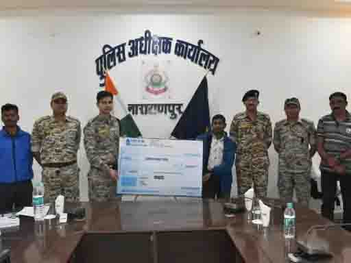 5 लाख के इनामी नक्सली ने किया आत्मसमर्पण