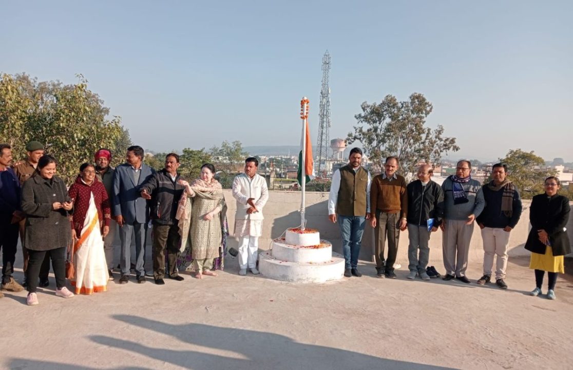 Chairman of Public Participation Committee, Manoj Kushwaha hoisted the flag, took salute of the tricolor flag.