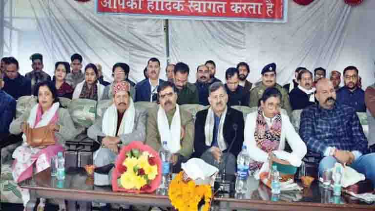सरकार गांव के द्वार में सुलझाई मुश्किलें