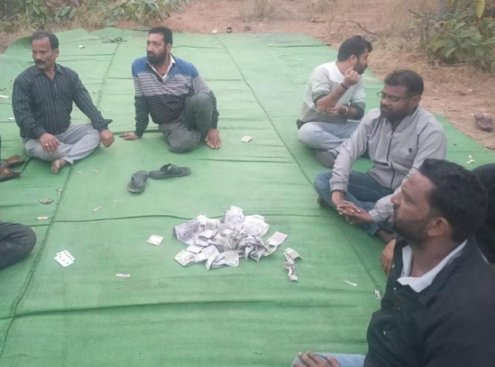 पिकनिक स्पॉट में 15 जुआरी गिरफ्तार, 1 लाख 20 हजार कैश जब्त