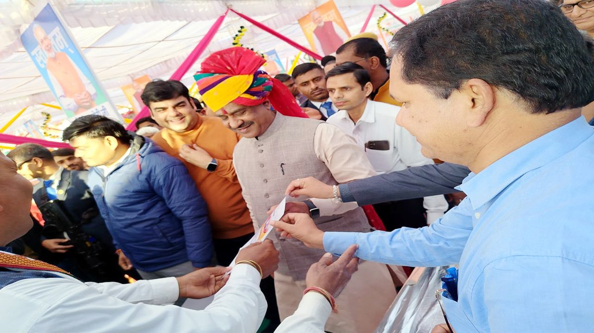 Bundi : लोकसभा अध्यक्ष ने गुडली शिविर में किया स्वास्थ्य विभाग की स्टॉल का अवलोकन