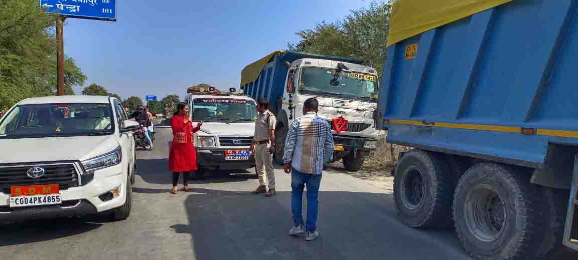 पर्यावरण को प्रदूषित करने वाले राखड़ लोड वाहनों पर कार्यवाही