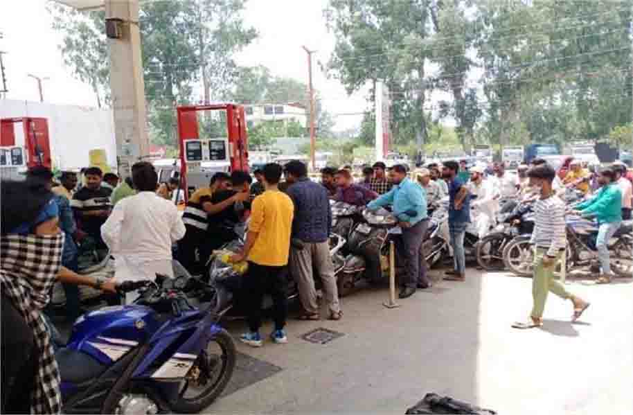चालकों की हड़ताल का पेट्रोल पंपों पर दिखा असर