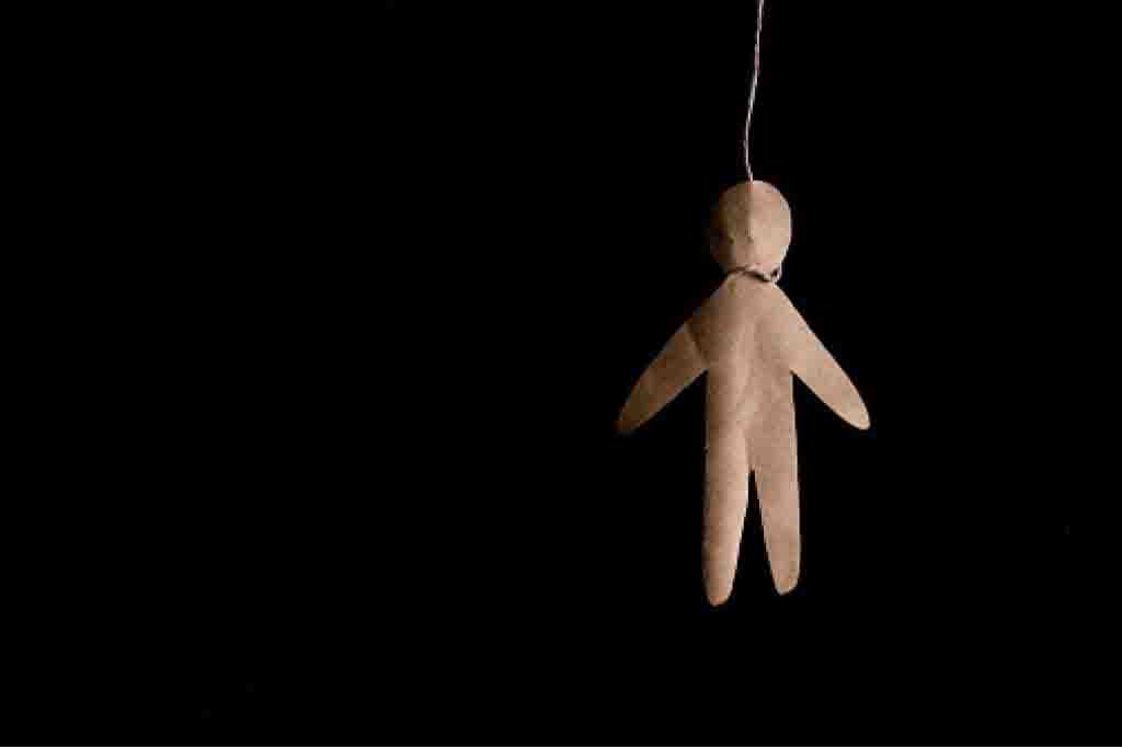 कर्ज से परेशान एक किसान ने जिला कलेक्टर से आत्महत्या की इजाजत मांगी