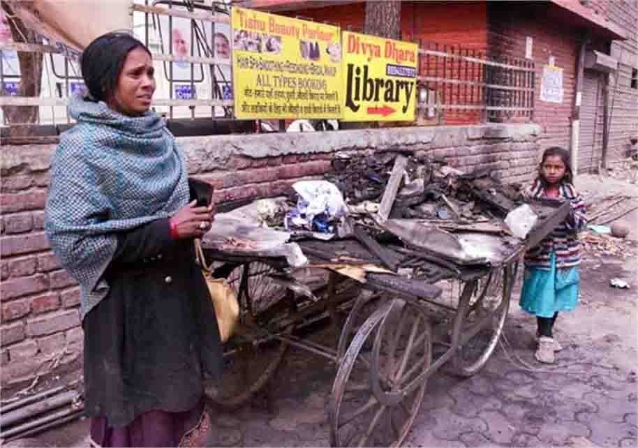 SP ऑफिस और पुलिस स्टेशन से 20 मीटर की दूरी पर जलाई रेहड़ी