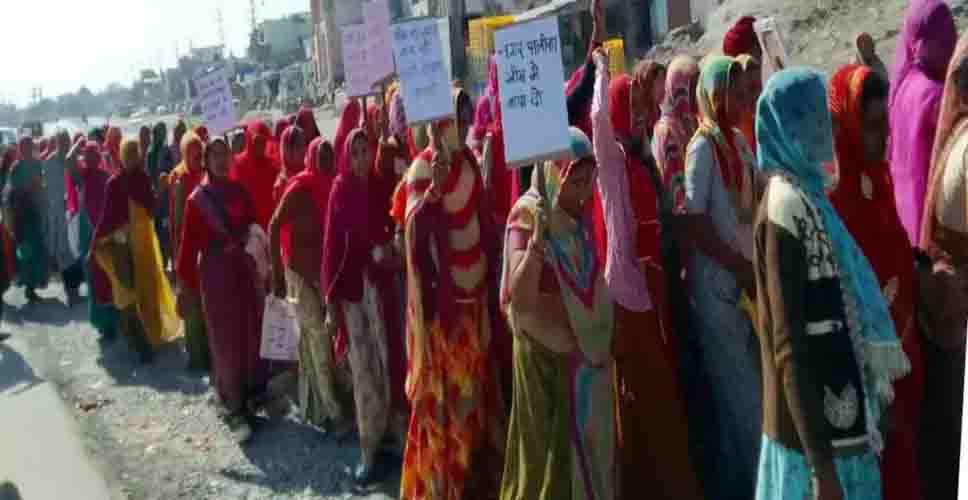 रोजगार की गारंटी, लेकिन नहीं मिल रहा काम, विरोध-प्रदर्शन