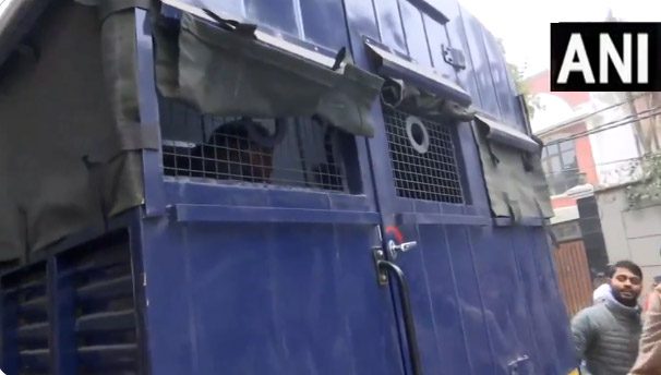 पुलिस वैन में पहुंचे संजय सिंह ने राज्यसभा के लिए दाखिल किया नामांकन