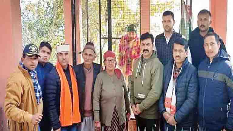 शहीद रविंद्र सिंह को दी श्रद्धांजलि