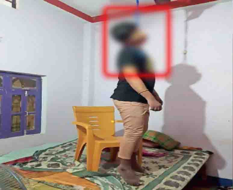 साड़ी से बनाया फांसी का फंदा, कमरें में युवक लटका मिला