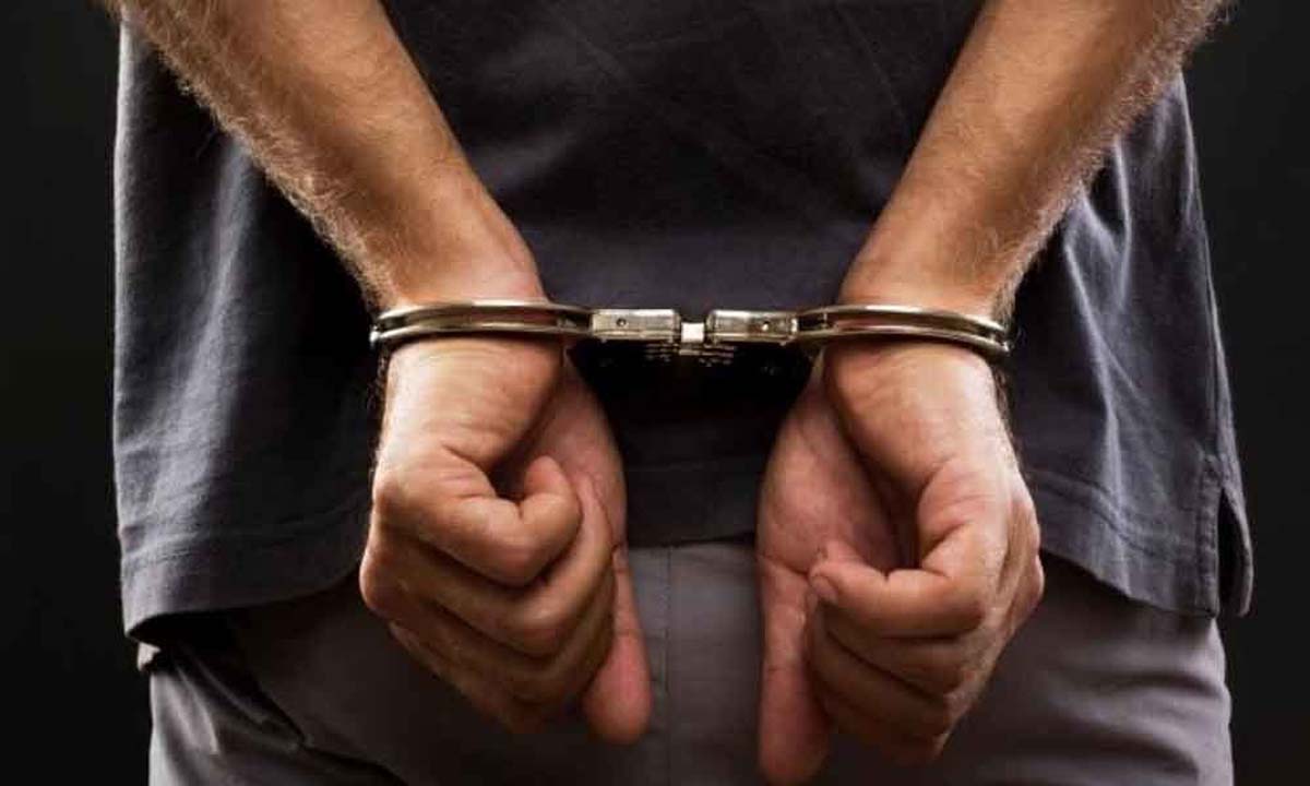 निर्दोषों को लूटने वाला फर्जी बाबा पकड़ा गया