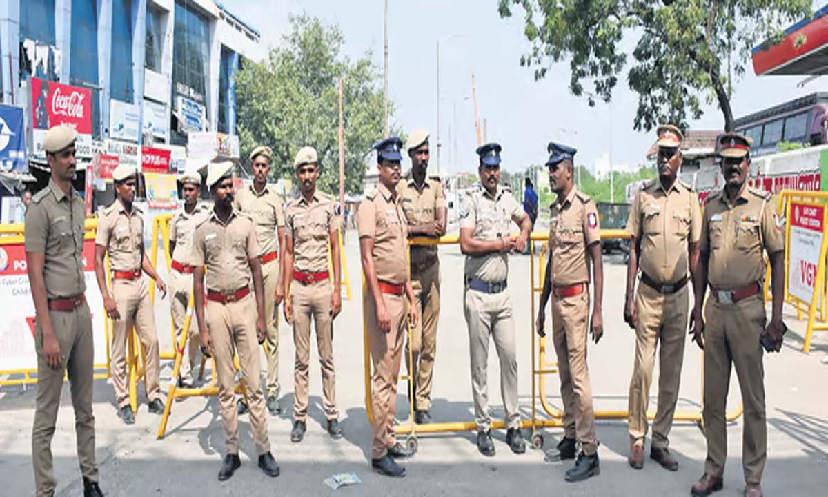 किलांबक्कम में निजी बसें रुकीं, दक्षिण के यात्री फंसे