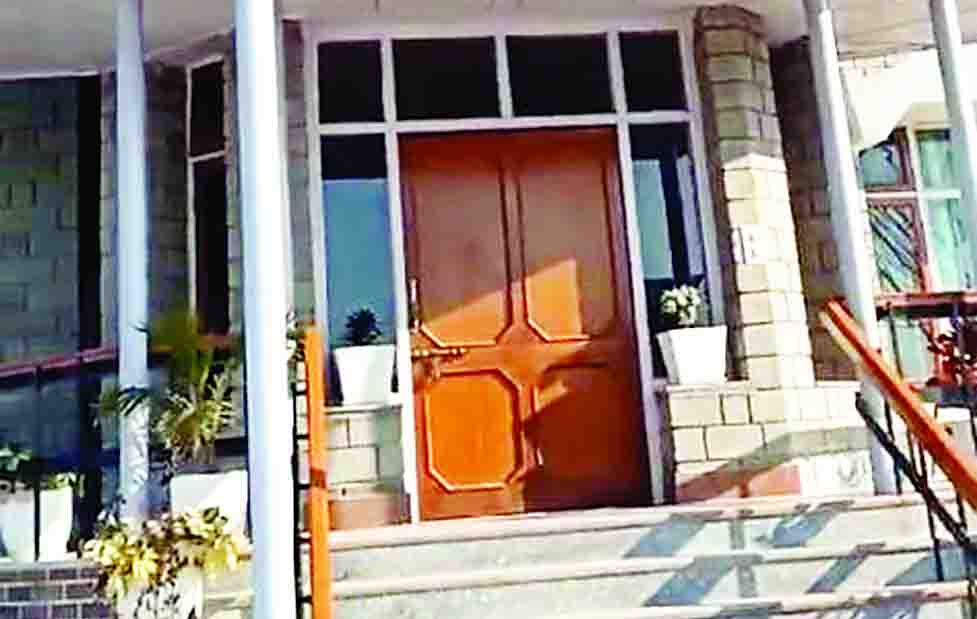 पूर्व सीएम के गृहक्षेत्र समीरपुर में रेस्ट हाउस पर भी ताला