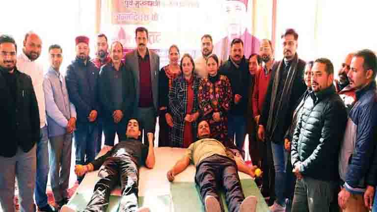 जयराम ठाकुर के जन्मदिन पर ब्लड डोनेट