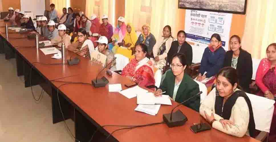 एक लड़की ने जिला कलेक्टर से पूछा कि आप कलेक्टर कैसे बने