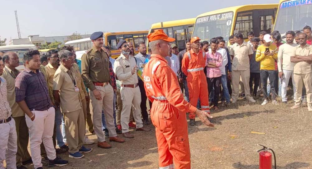 आरटीओ और पुलिस विभाग ने की स्कूल बसों की चेकिंग