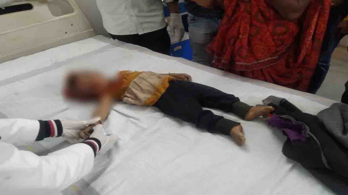 कार सवार ने डेढ़ साल के मासूम को कुचला, दर्दनाक मौत